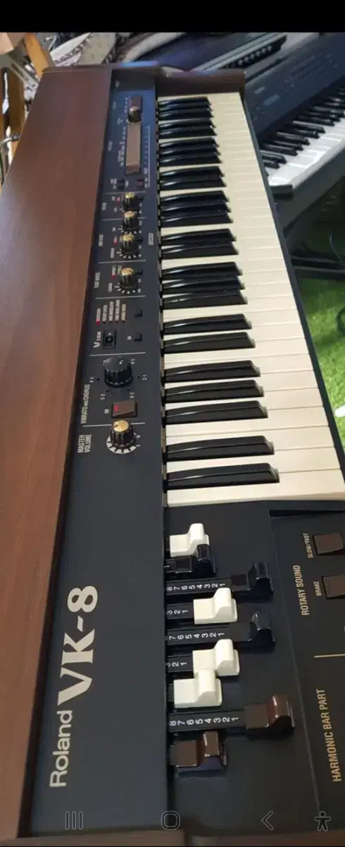 Roland  vk8